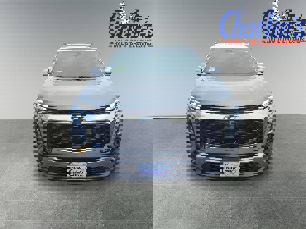 Used 2025 Chevrolet Equinox ACTIV w/ Safety and Technology Package image 2