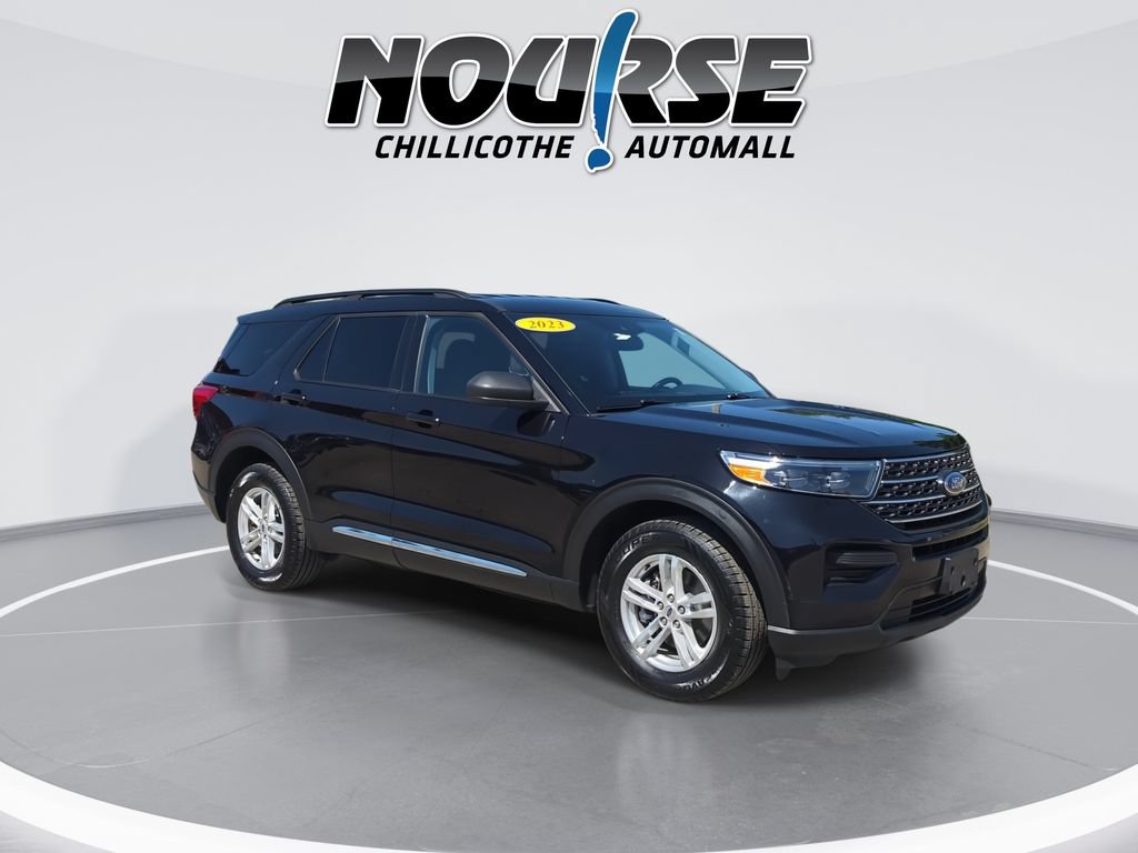 Used 2023 Ford Explorer XLT AWD/4WD image 2