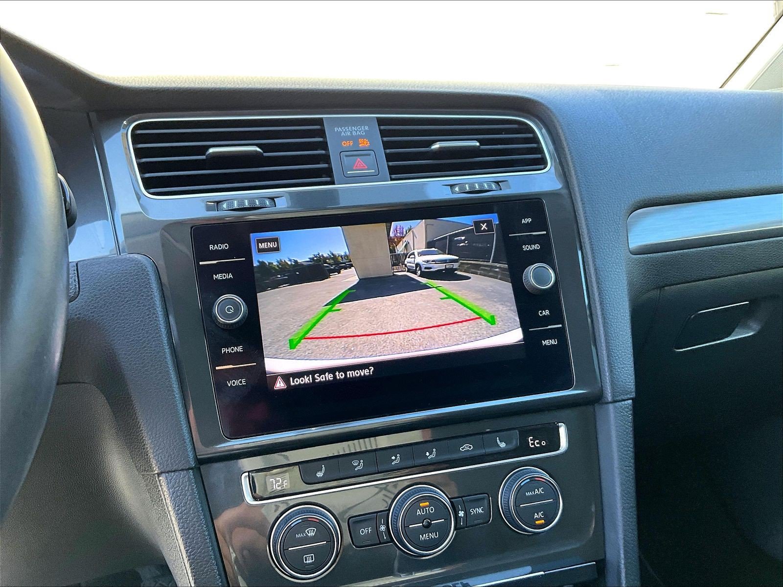 Used 2018 Volkswagen e-Golf SE FWD image 21