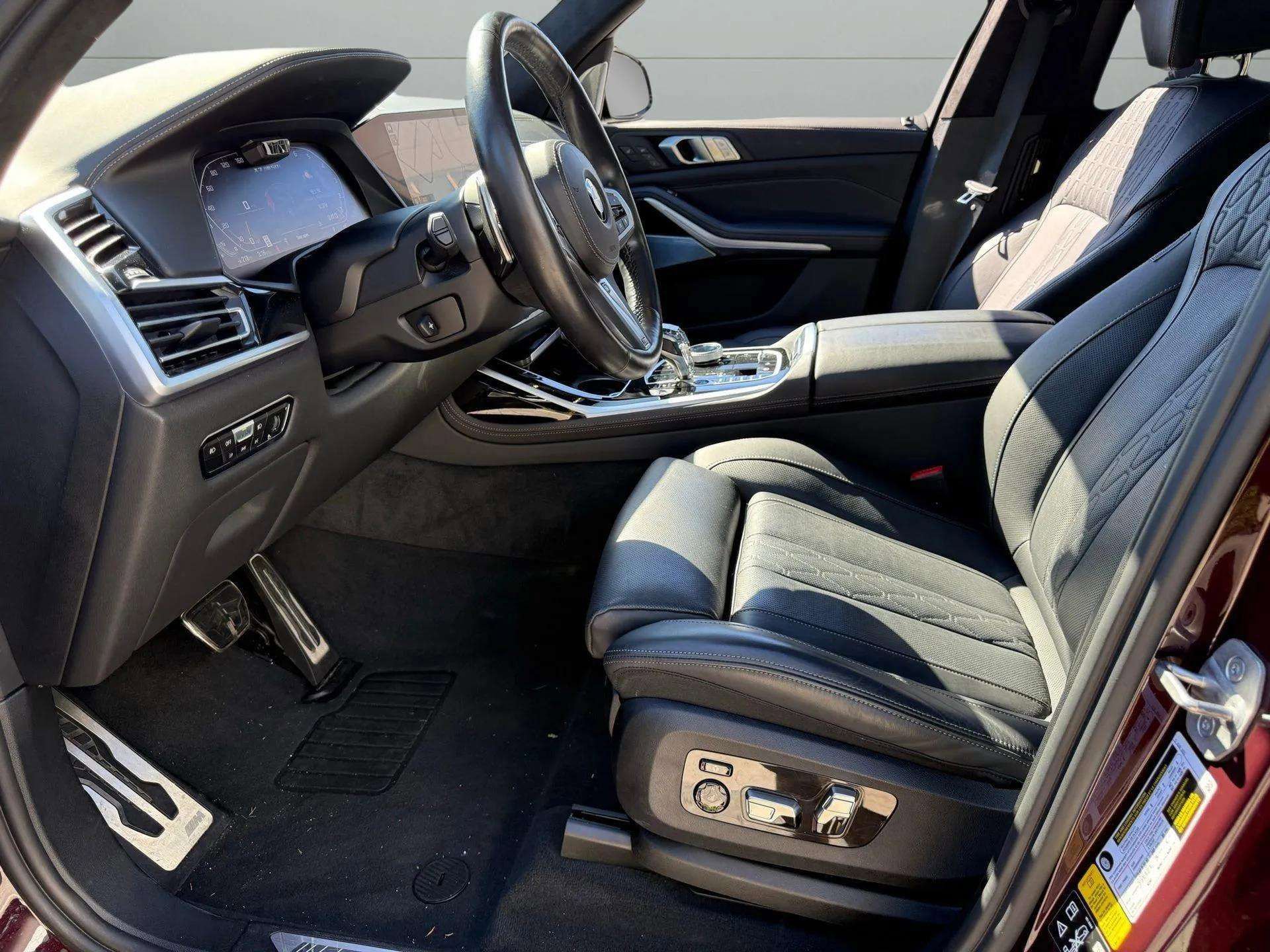 Used 2022 BMW X7 M50i image 13