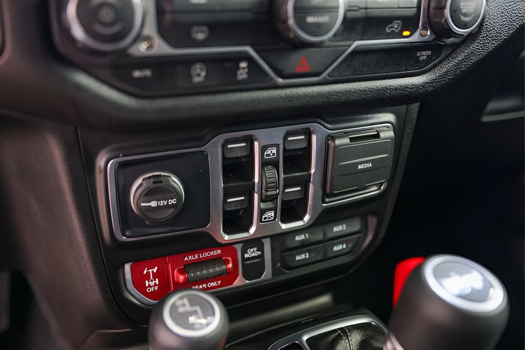 Used 2025 Jeep Wrangler Unlimited Sport AWD/4WD image 19