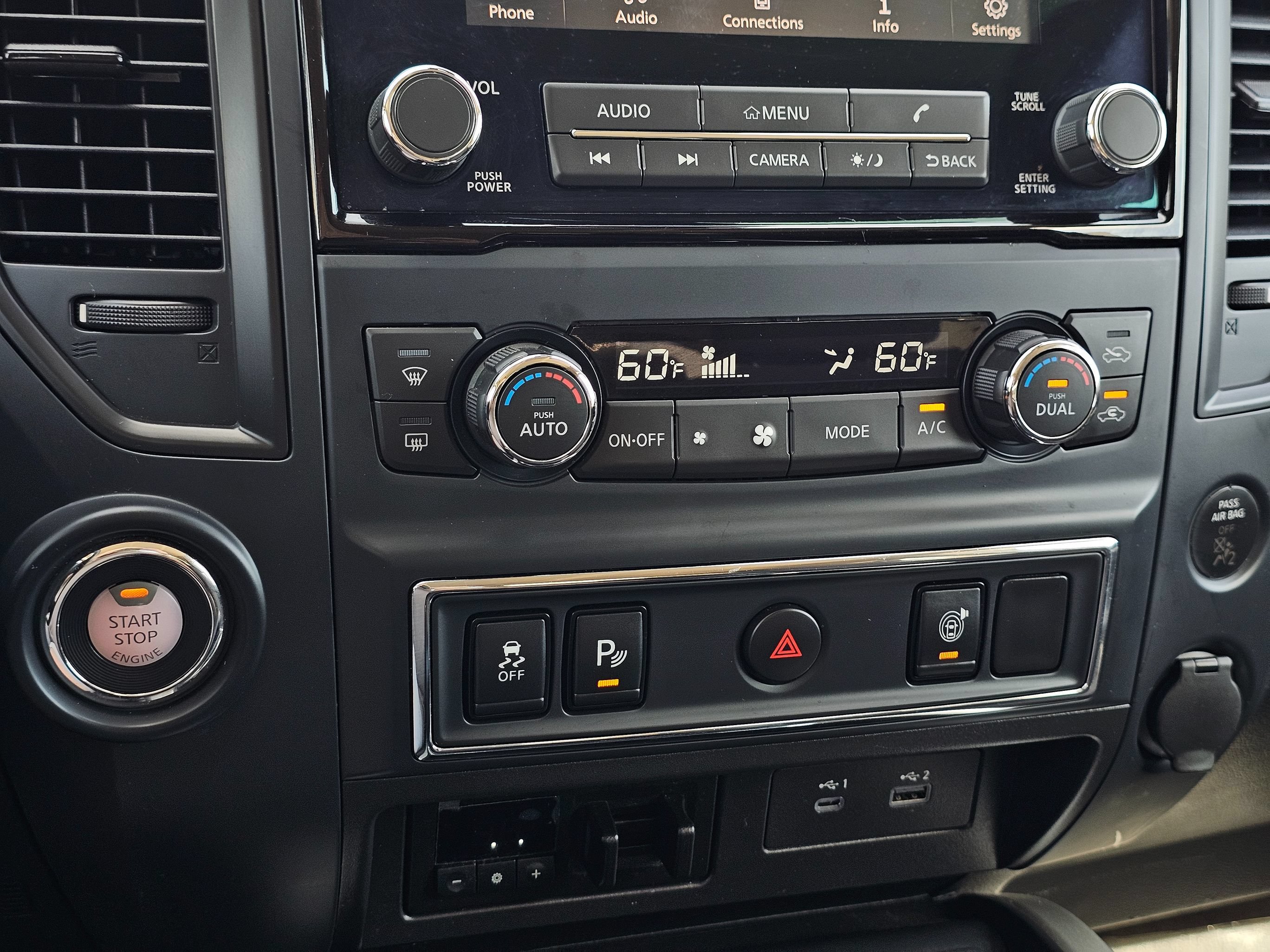 Used 2024 Nissan Titan SV w/ SV Convenience Package RWD image 32