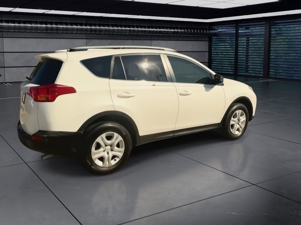 Used 2014 Toyota RAV4 LE image 2