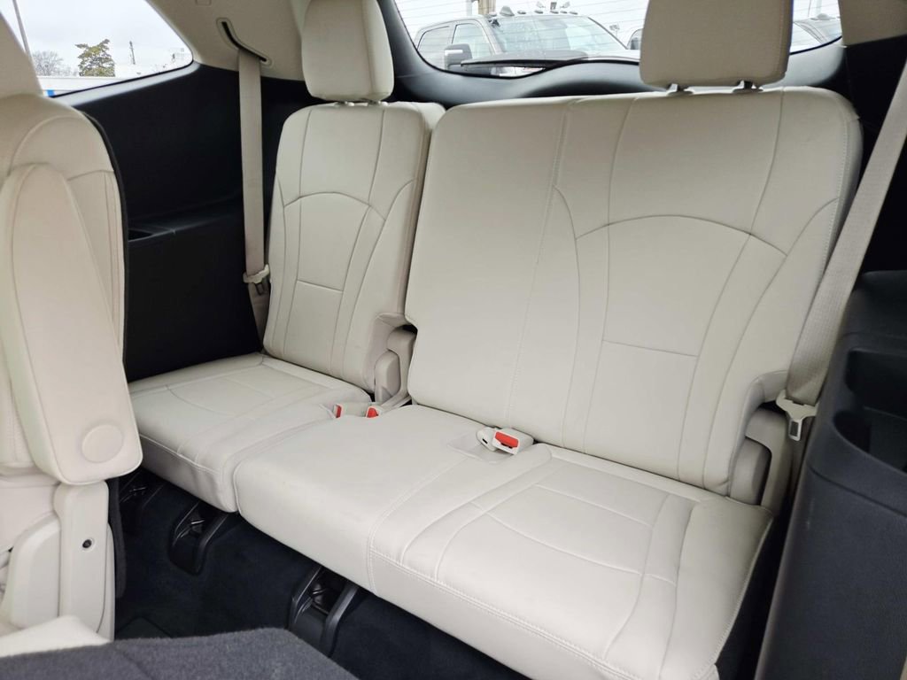 Used 2023 Buick Enclave Essence image 13