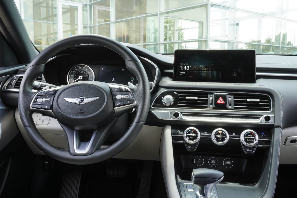 Used 2022 Genesis G70 3.3T RWD image 17