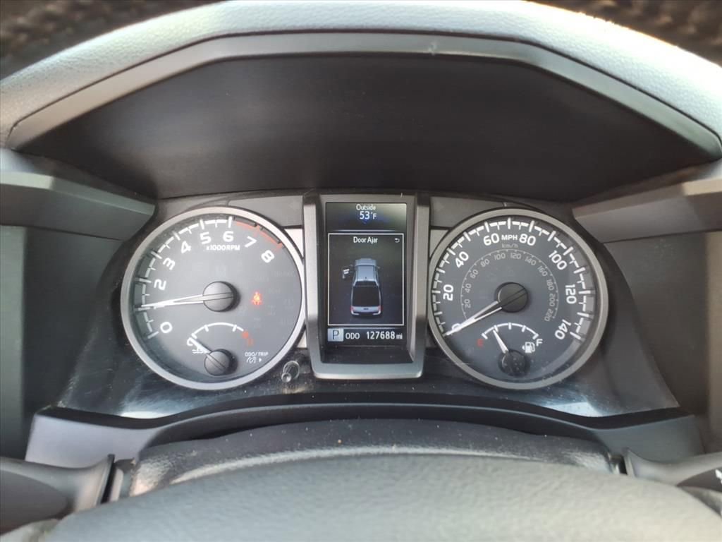 Used 2017 Toyota Tacoma TRD Off-Road image 18