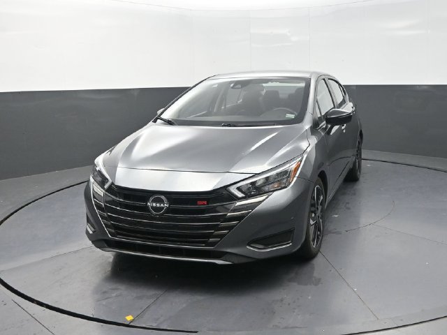 Used 2024 Nissan Versa SR FWD image 2