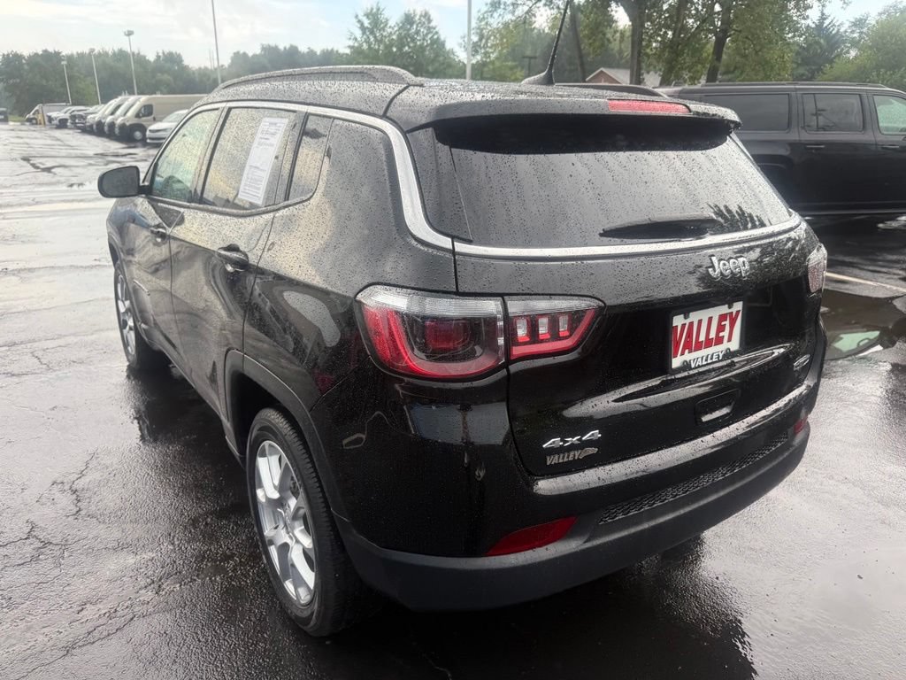 Used 2024 Jeep Compass Latitude AWD/4WD image 6