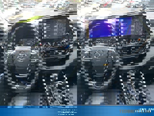 Used 2024 Toyota Highlander XLE image 15