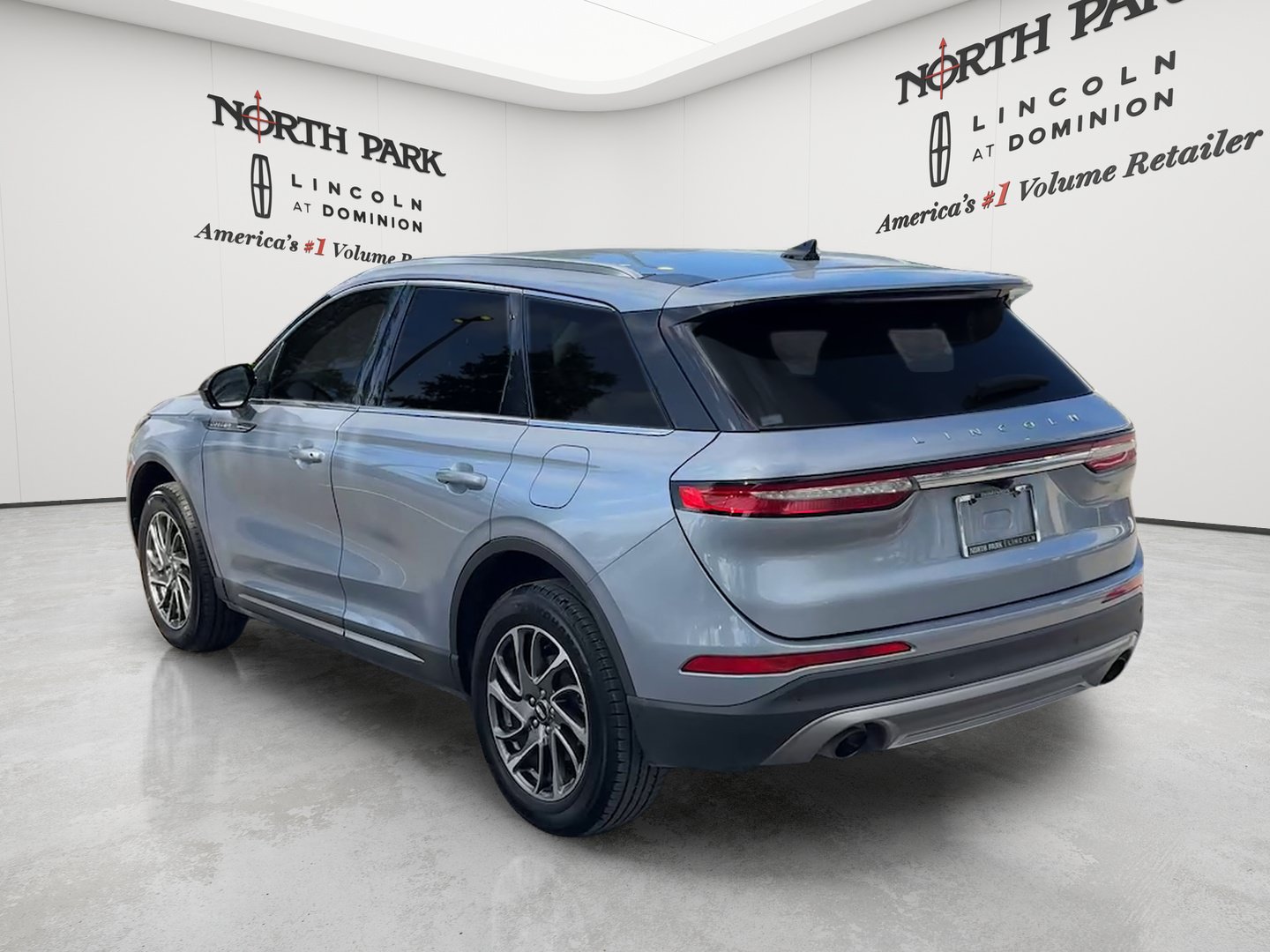 Used 2022 Lincoln Corsair FWD image 3