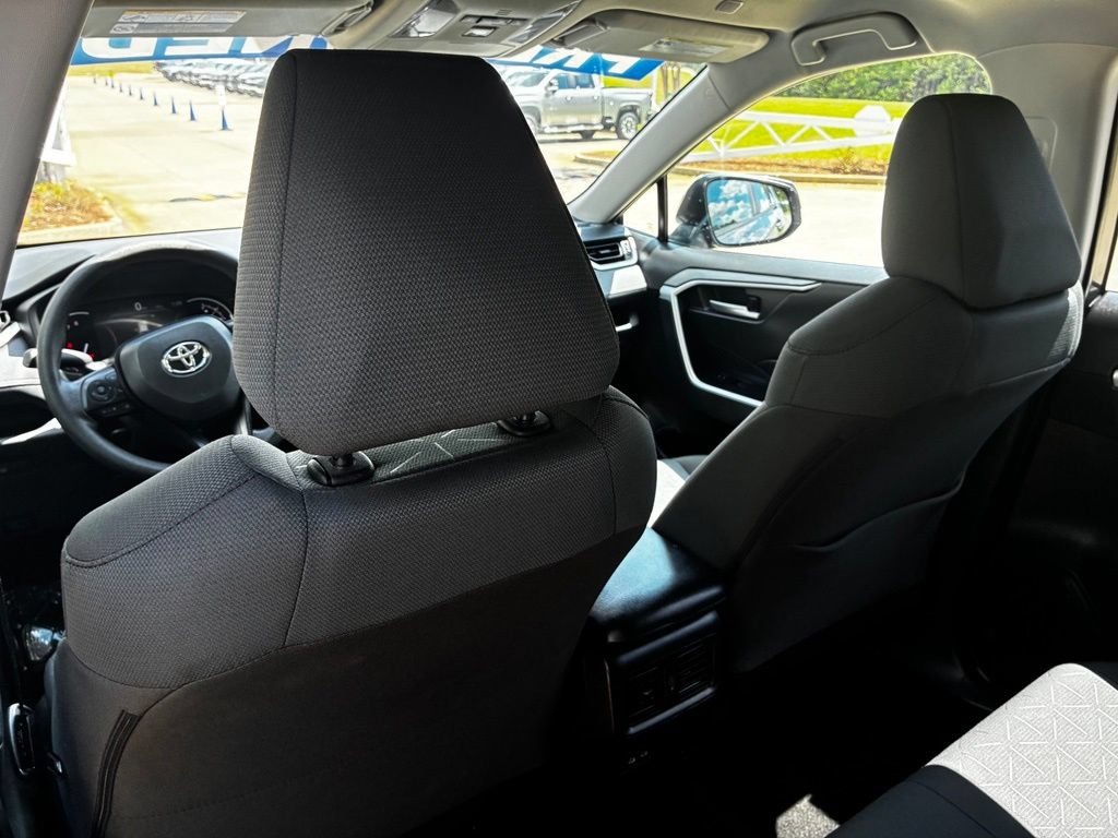 Used 2025 Toyota RAV4 XLE AWD/4WD image 13