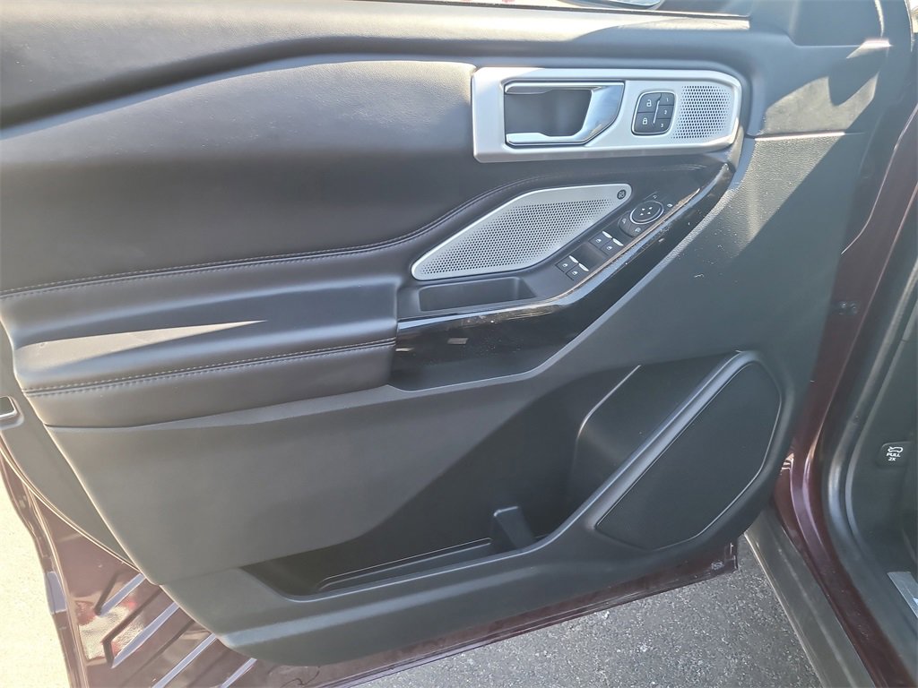 Certified 2022 Ford Explorer Platinum w/ Equipment Group 601A image 17