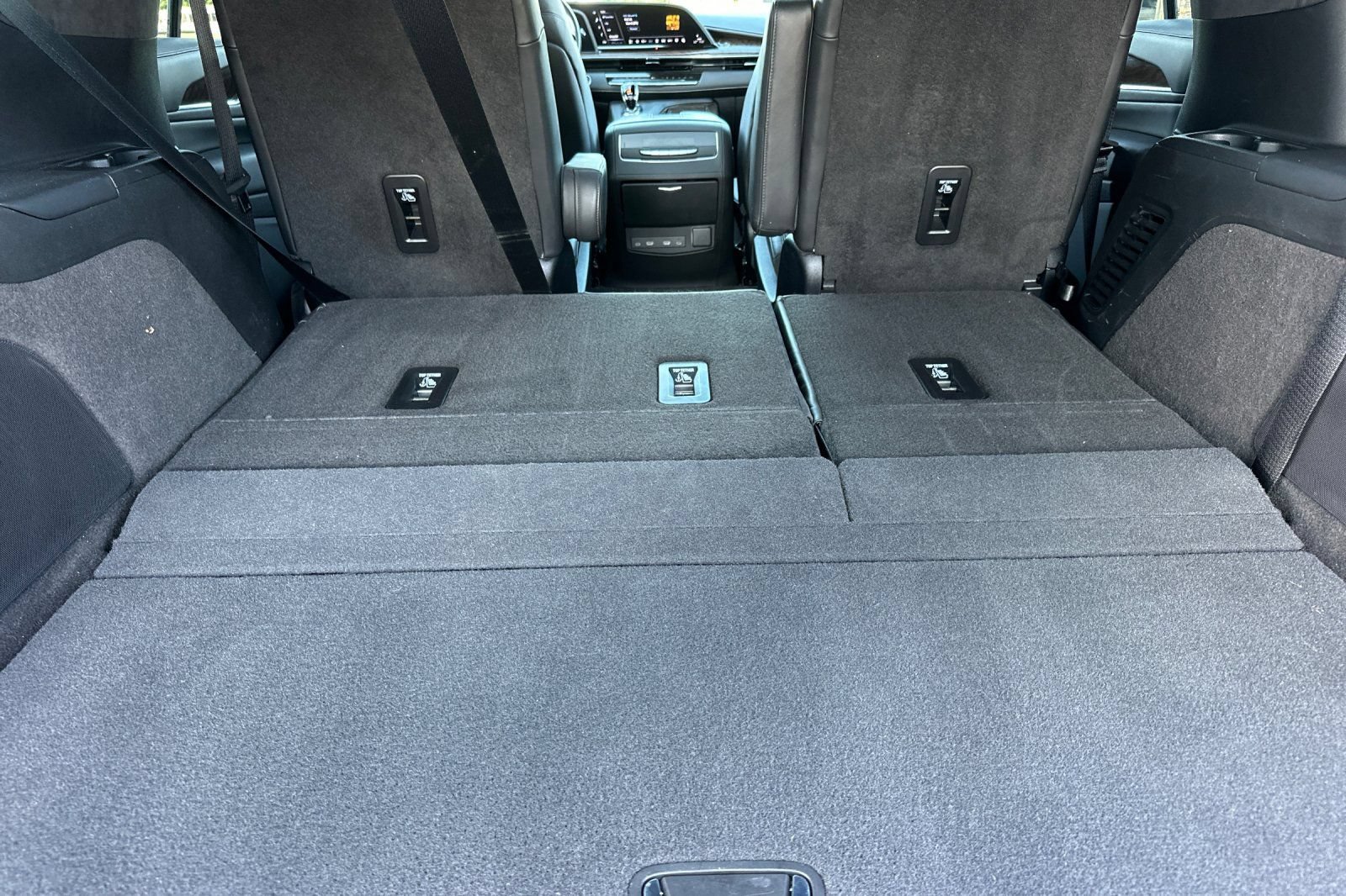 Used 2024 Cadillac Escalade Premium Luxury Platinum AWD/4WD image 17