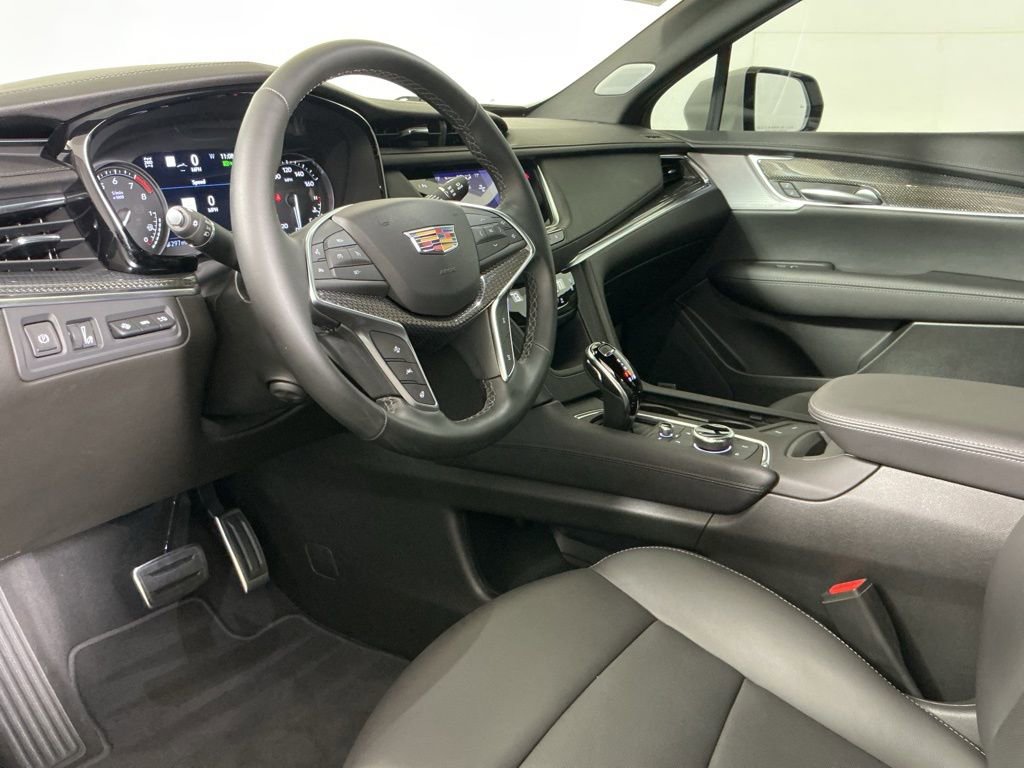 Used 2025 Cadillac XT5 Sportv w/ Technology Package AWD/4WD image 22