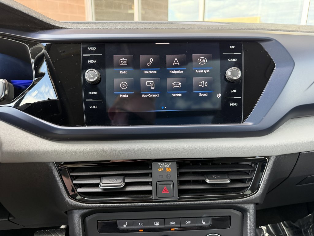 Used 2022 Volkswagen Taos SE w/ Panoramic Sunroof Package image 19