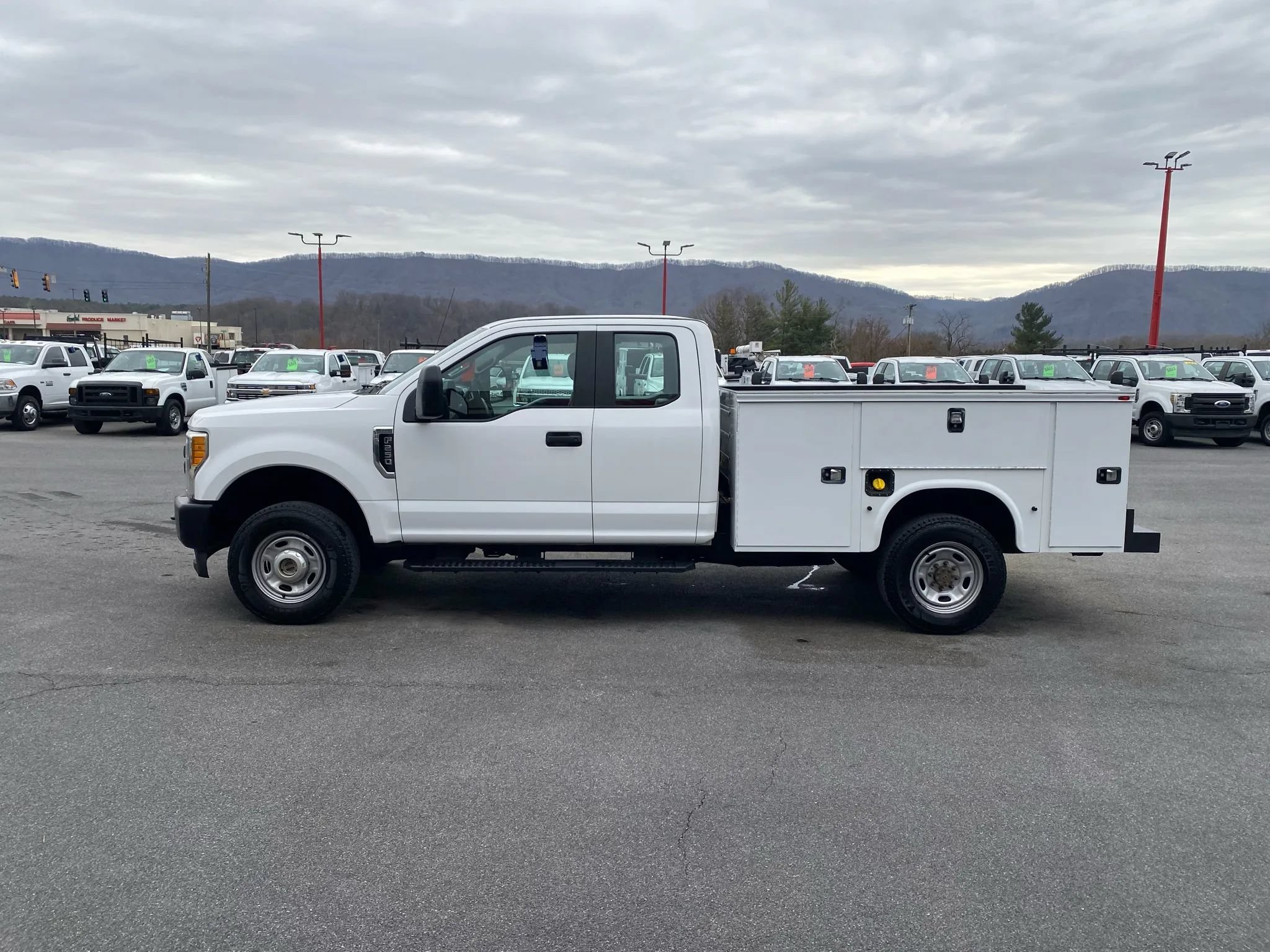 Used 2017 Ford F250 XL AWD/4WD image 5