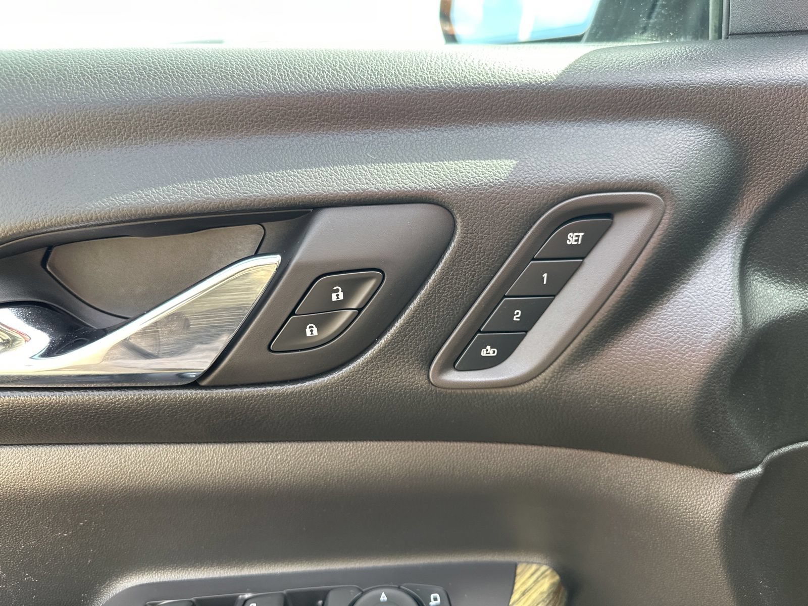 Used 2018 GMC Acadia Denali AWD/4WD image 19