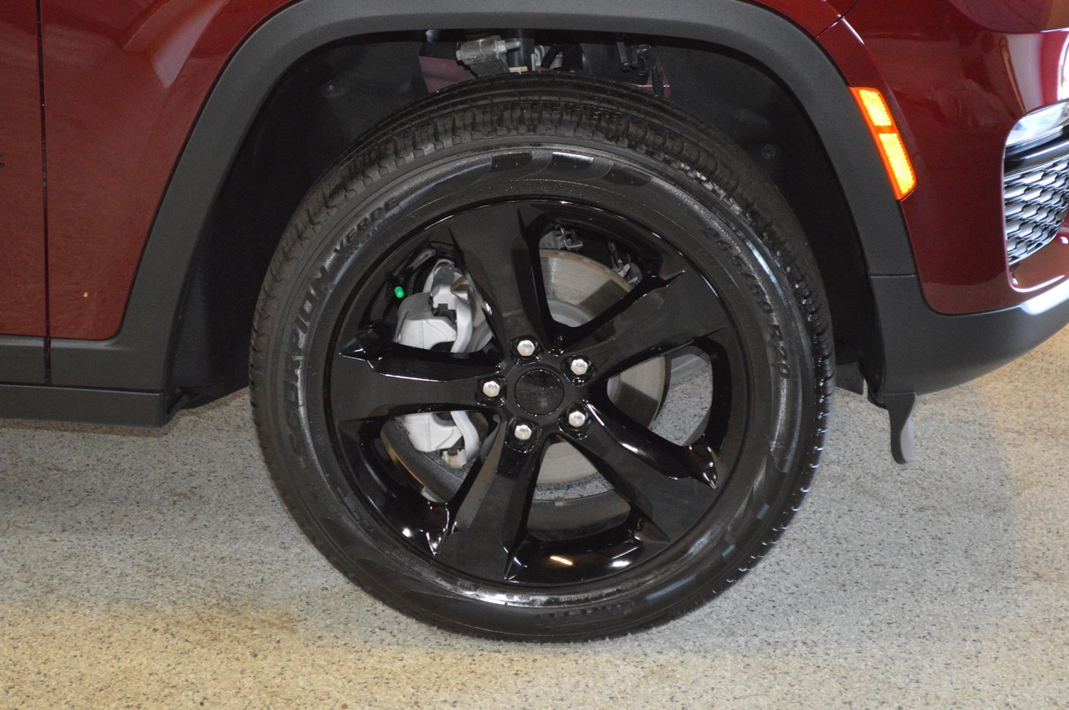 Used 2025 Jeep Grand Cherokee Limited w/ Black Appearance Package image 9