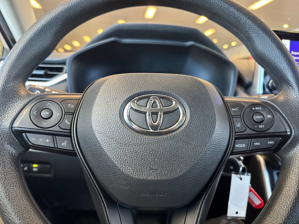Used 2024 Toyota RAV4 LE AWD/4WD image 28
