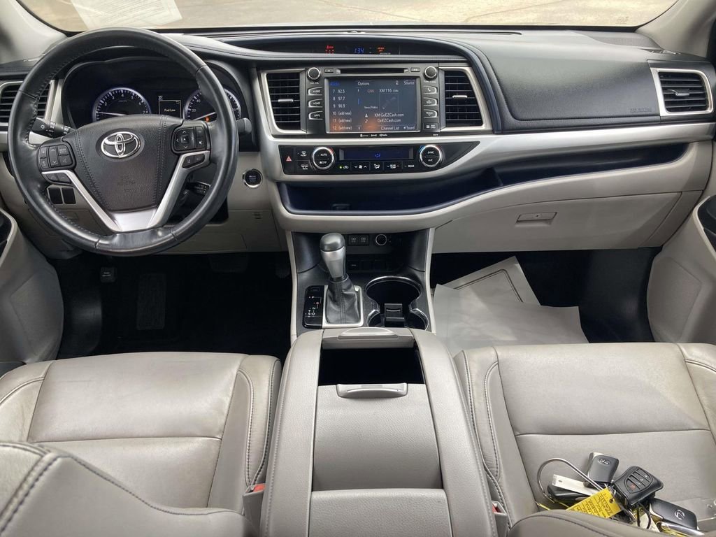 Used 2017 Toyota Highlander XLE image 10