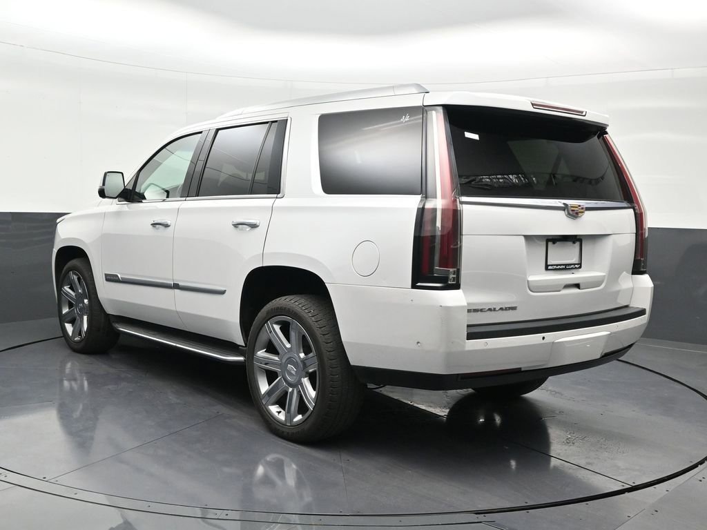Used 2019 Cadillac Escalade Luxury image 3