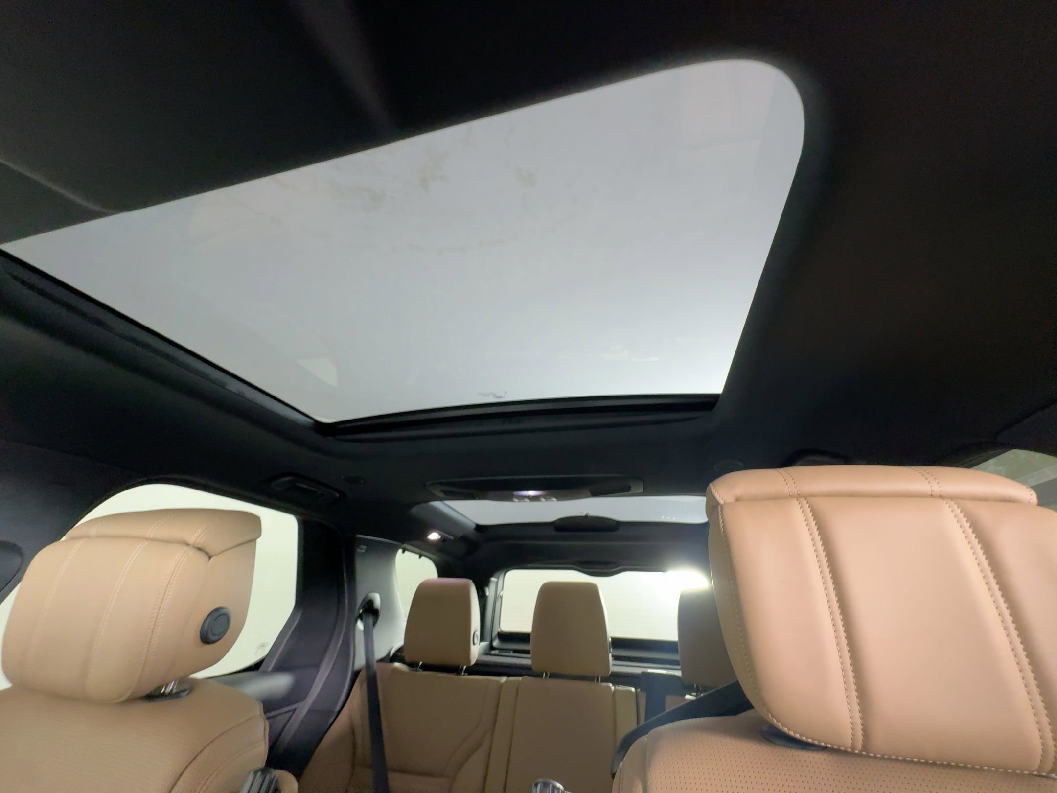 New 2026 Land Rover Discovery Limited Edition image 17