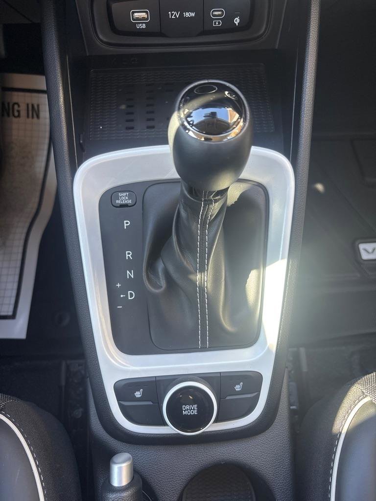 Used 2025 Hyundai Venue Limited FWD image 22