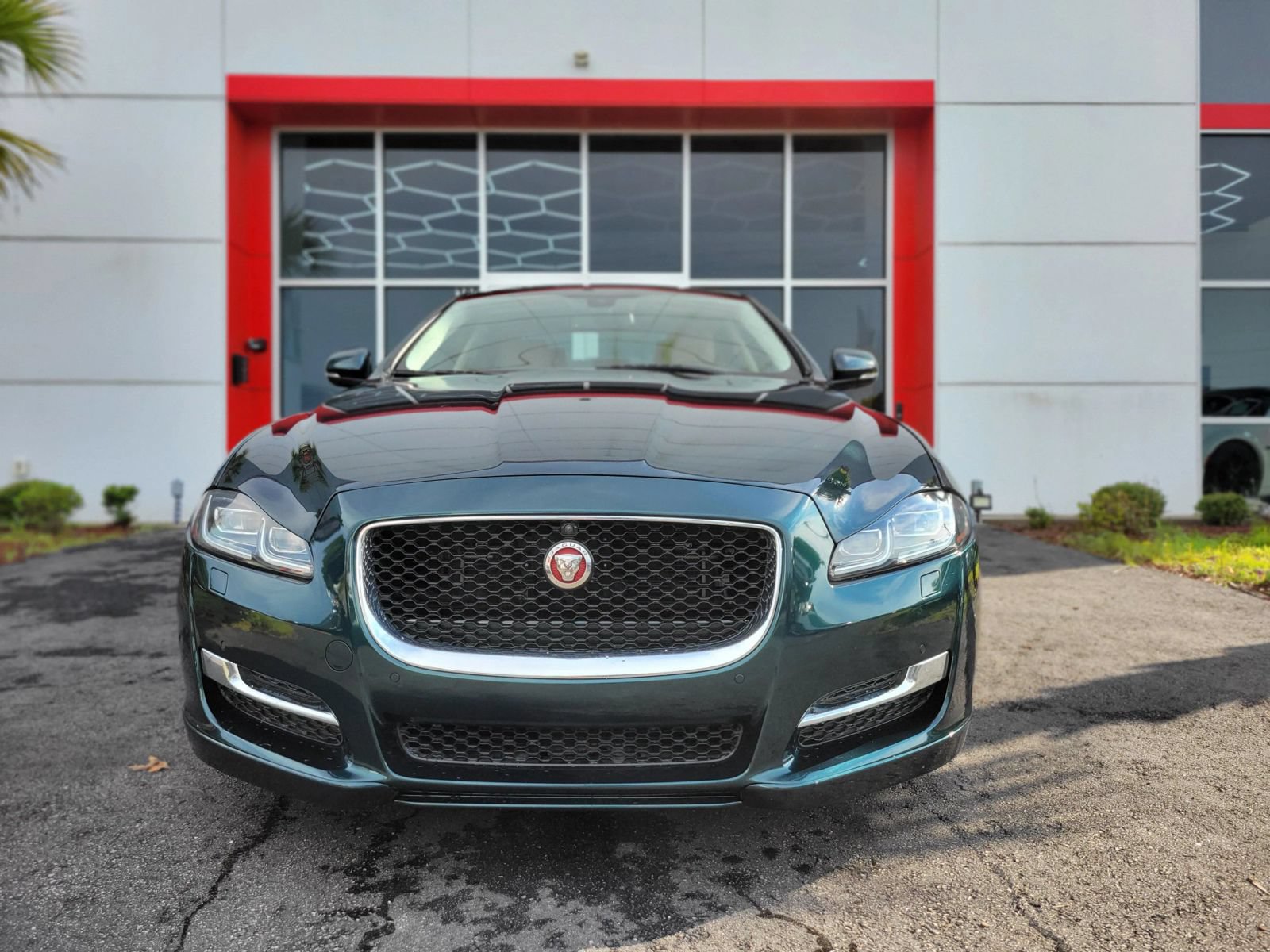Used 2017 Jaguar XJ L Portfolio AWD/4WD image 2
