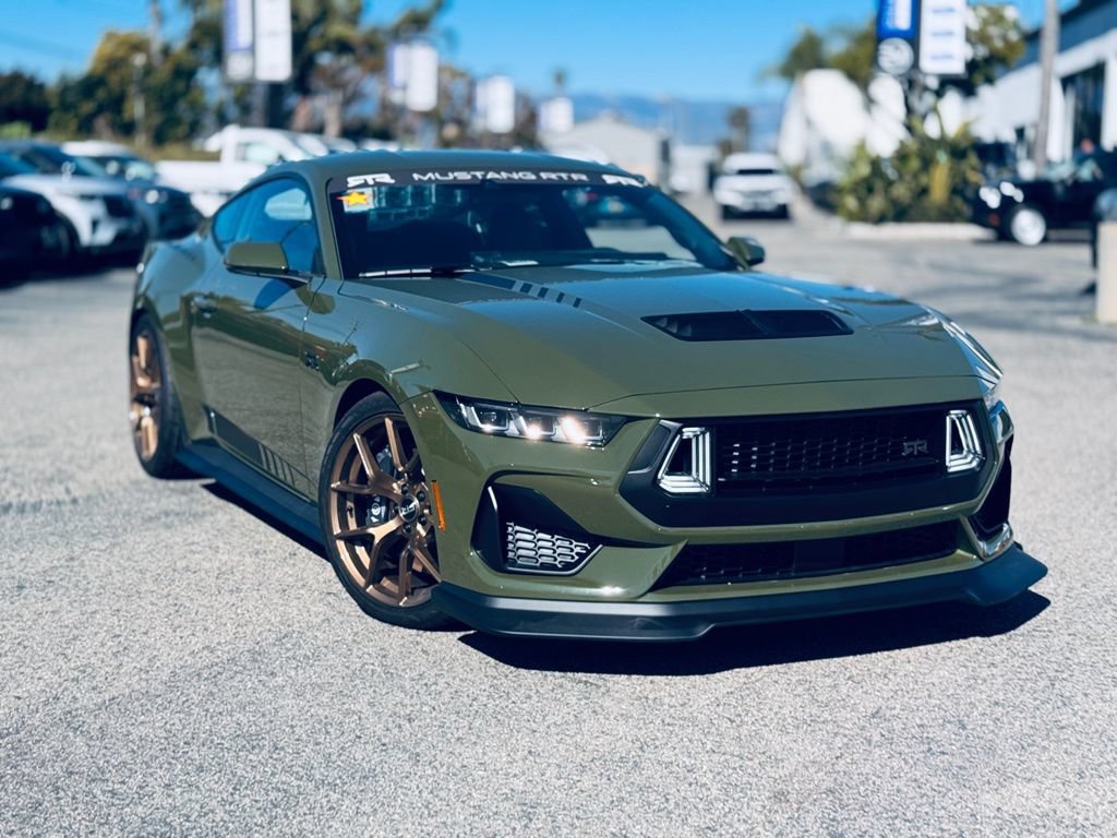 Used 2025 Ford Mustang GT Premium w/ GT Performance Package RWD image 3