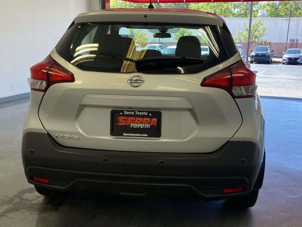 Used 2020 Nissan Kicks S image 4