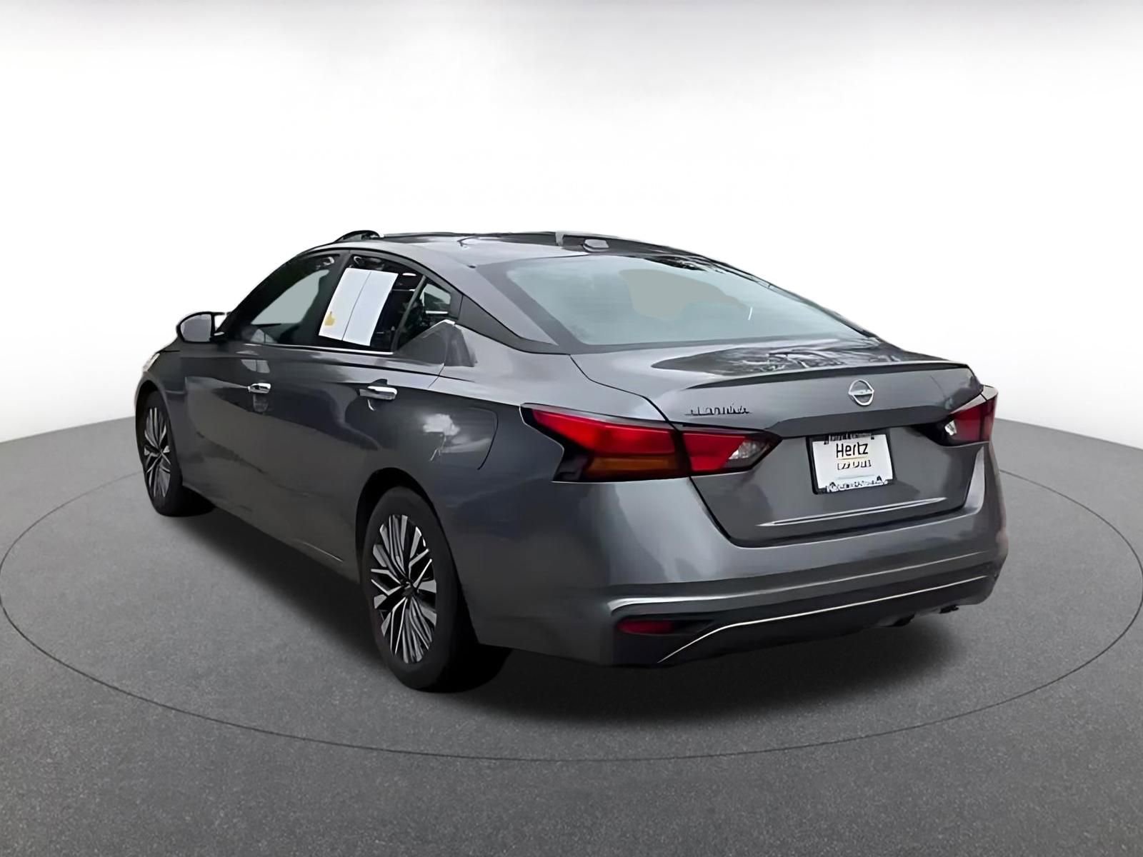Used 2025 Nissan Altima 2.5 SV FWD image 11
