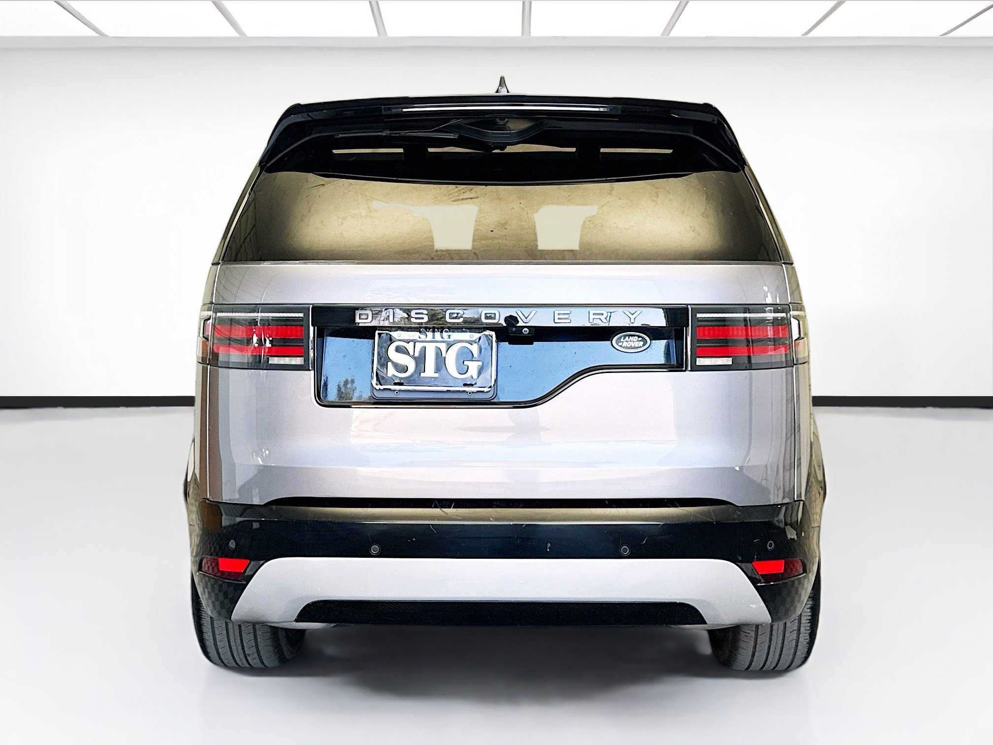 Used 2021 Land Rover Discovery S R-Dynamic image 5