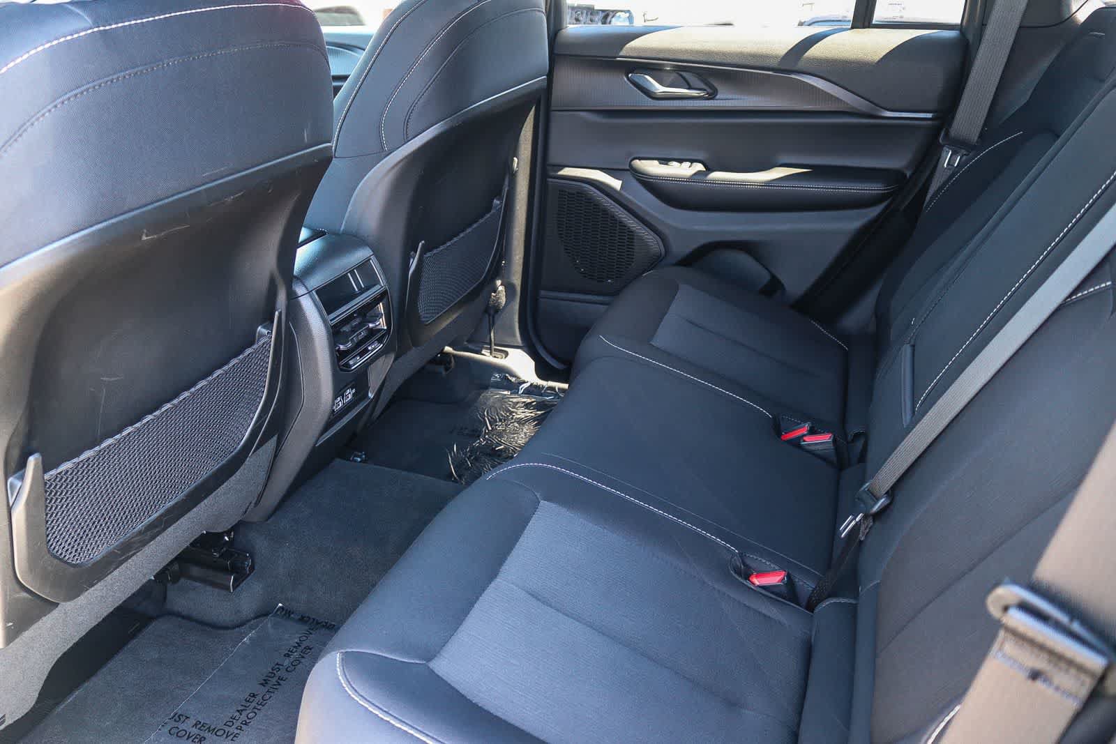 Used 2025 Jeep Grand Cherokee Laredo X RWD image 18