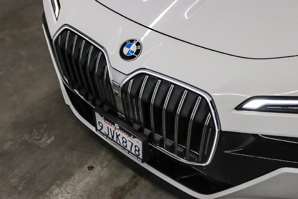 Used 2023 BMW 740i w/ Parking Assistance Package RWD image 10
