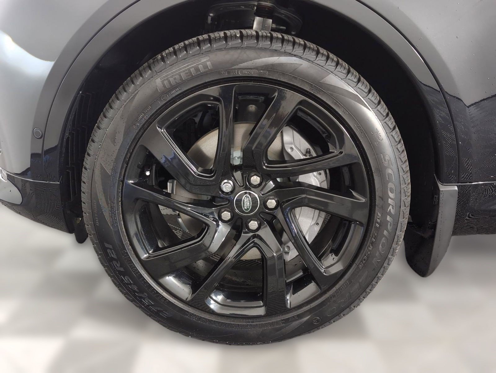 Used 2025 Land Rover Discovery Dynamic SE AWD/4WD image 11