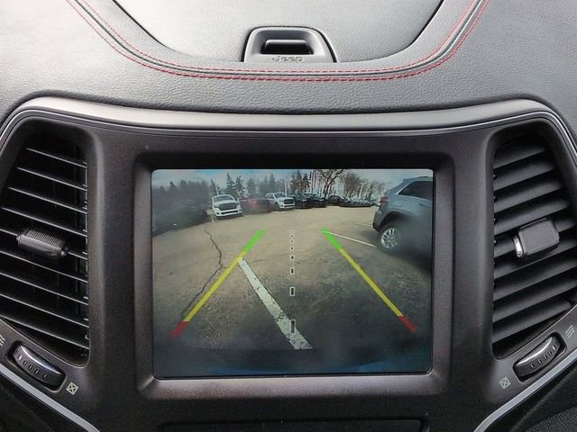 Used 2020 Jeep Cherokee Trailhawk w/ Comfort/Convenience Group image 18