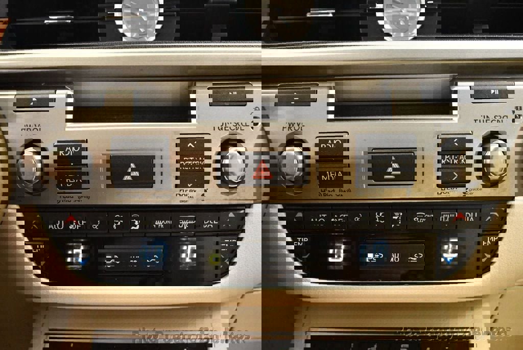 Used 2013 Lexus ES 300h image 47