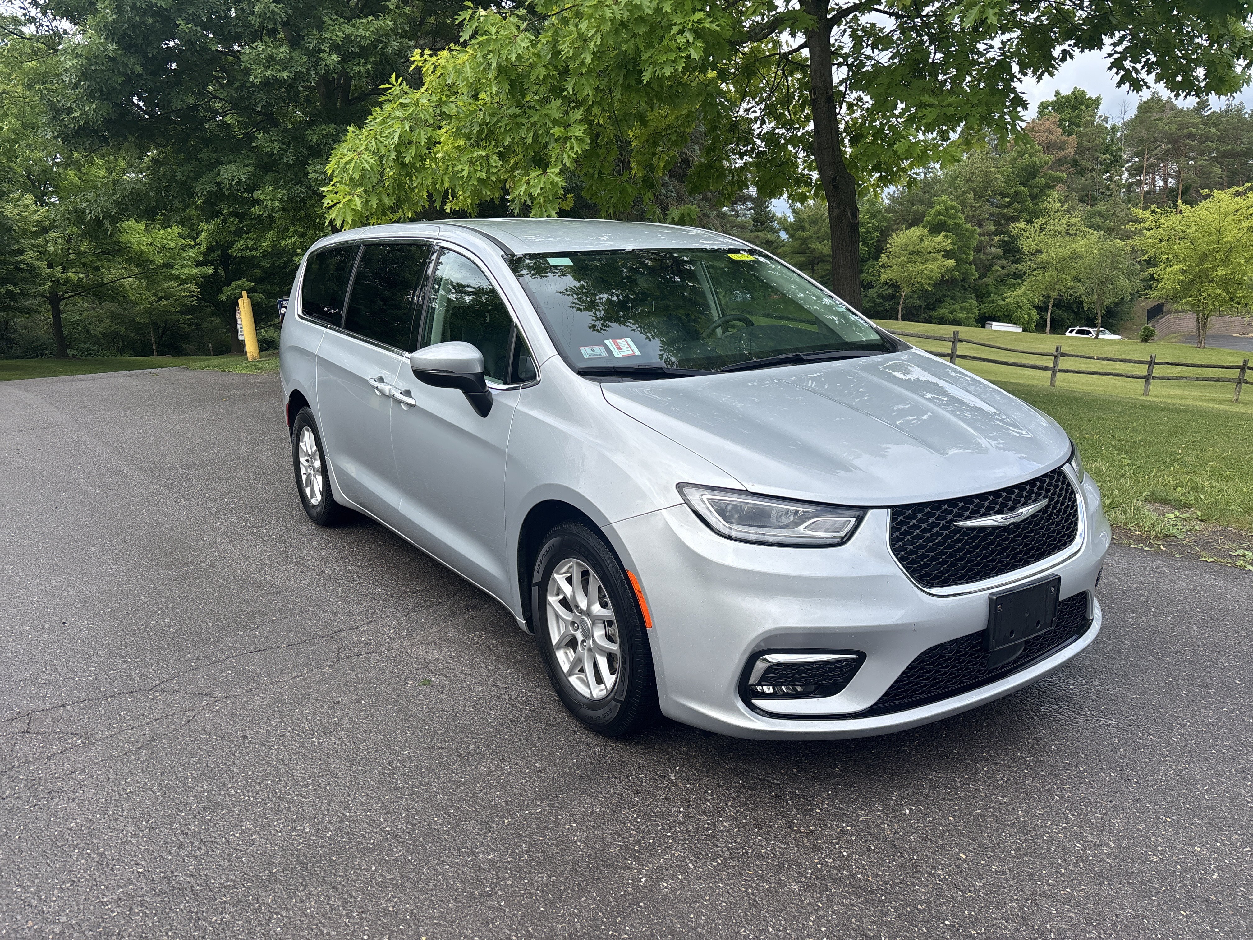 Used 2023 Chrysler Pacifica Touring-L
