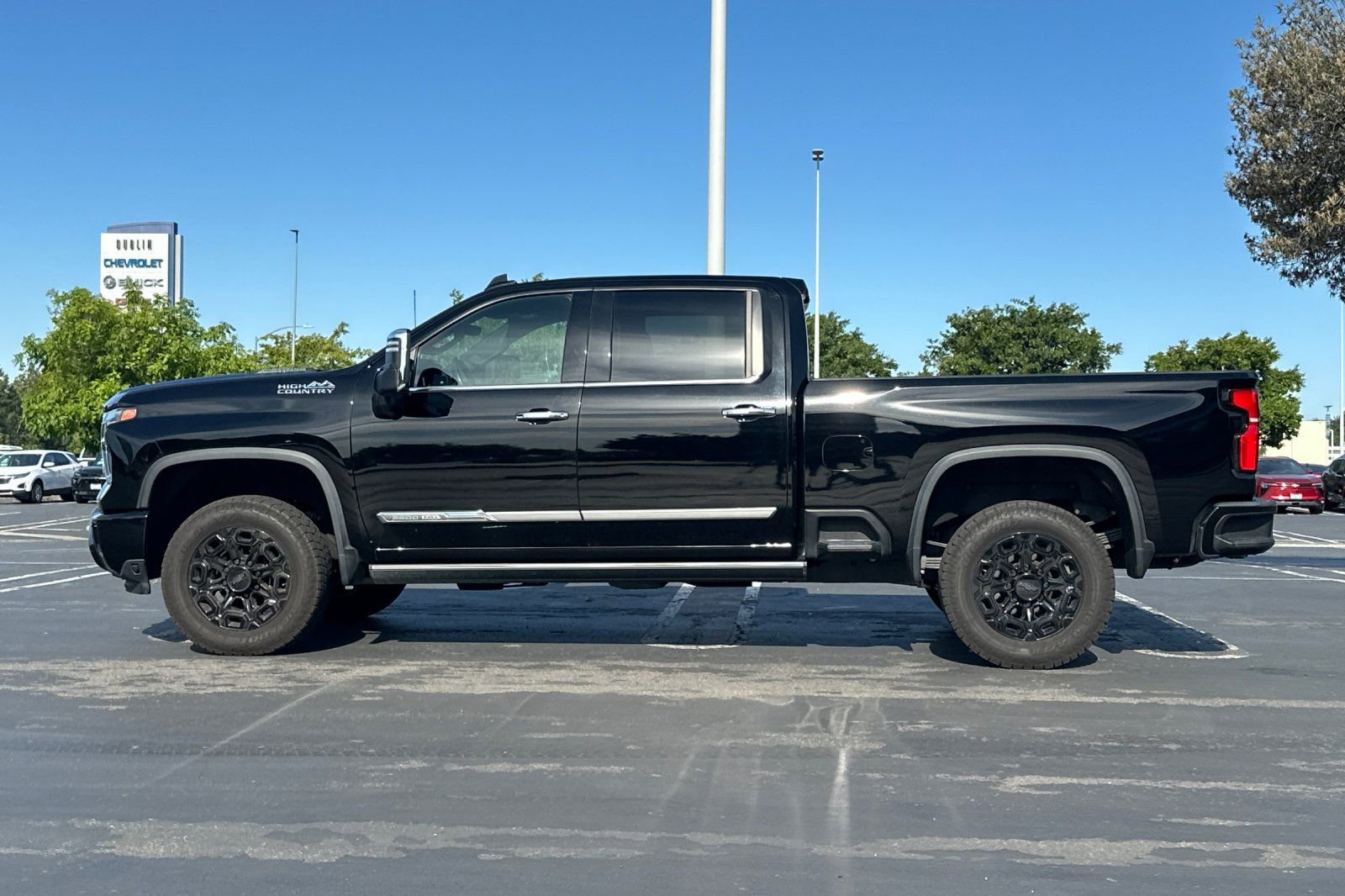 Used 2024 Chevrolet Silverado 2500 High Country w/ High Country Premium Package AWD/4WD image 7
