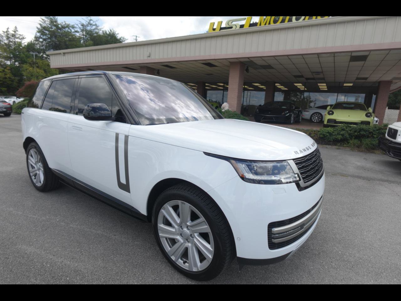 Used 2023 Land Rover Range Rover SE image 1