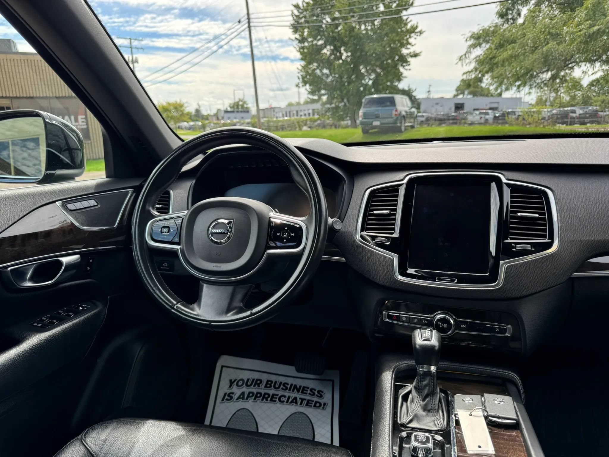 Used 2018 Volvo XC90 T6 Momentum w/ Convenience Package AWD/4WD image 14