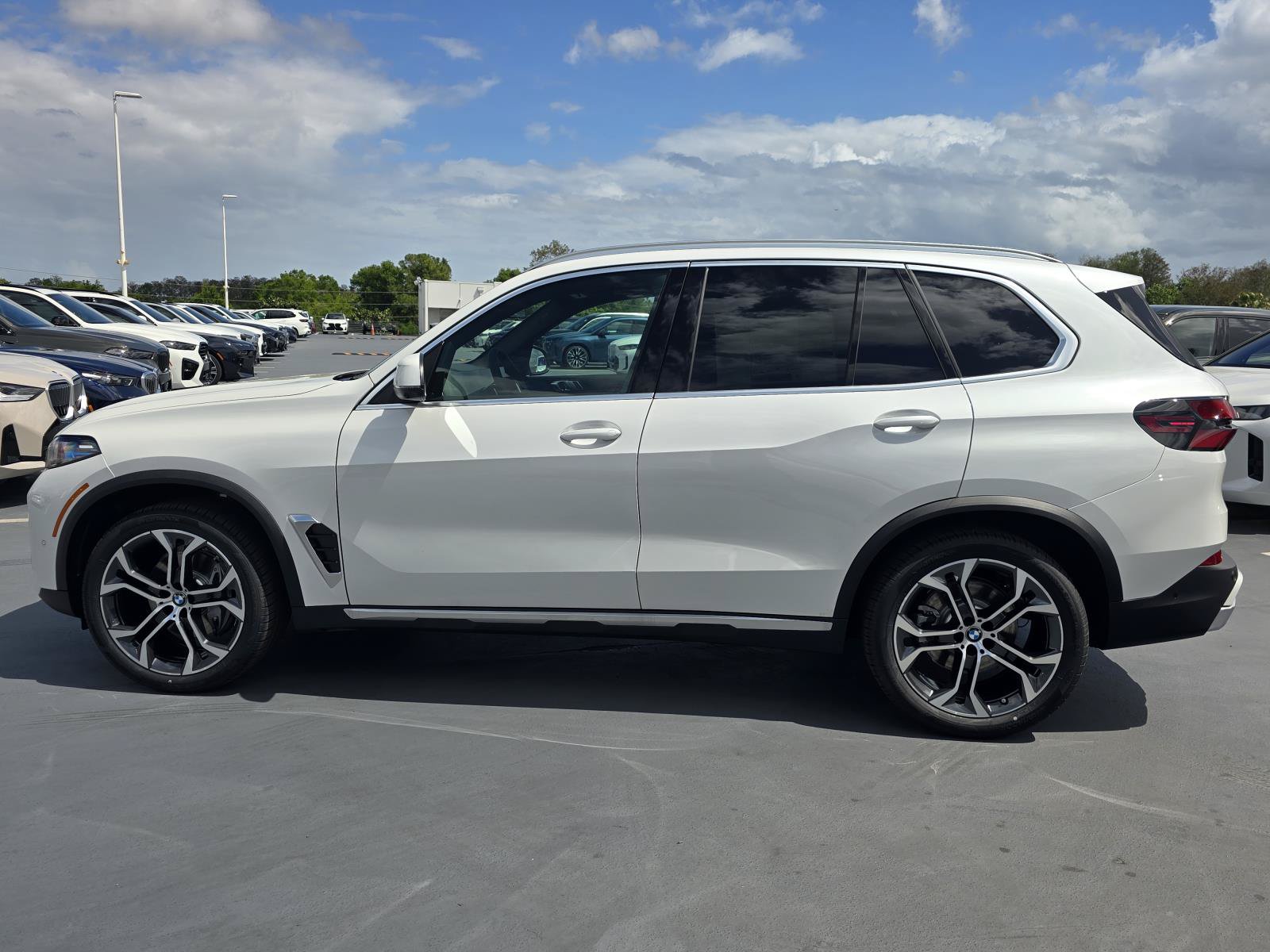 New 2026 BMW X5 xDrive40i w/ Executive Package AWD/4WD image 32