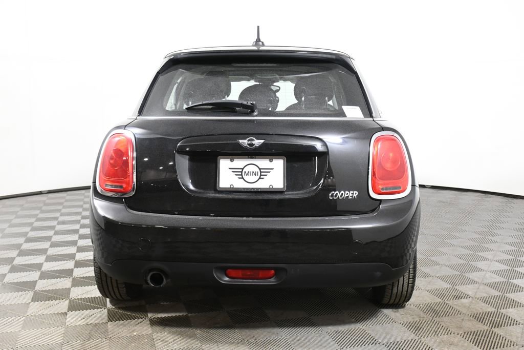 Used 2016 MINI Cooper 4-Door Hardtop image 6