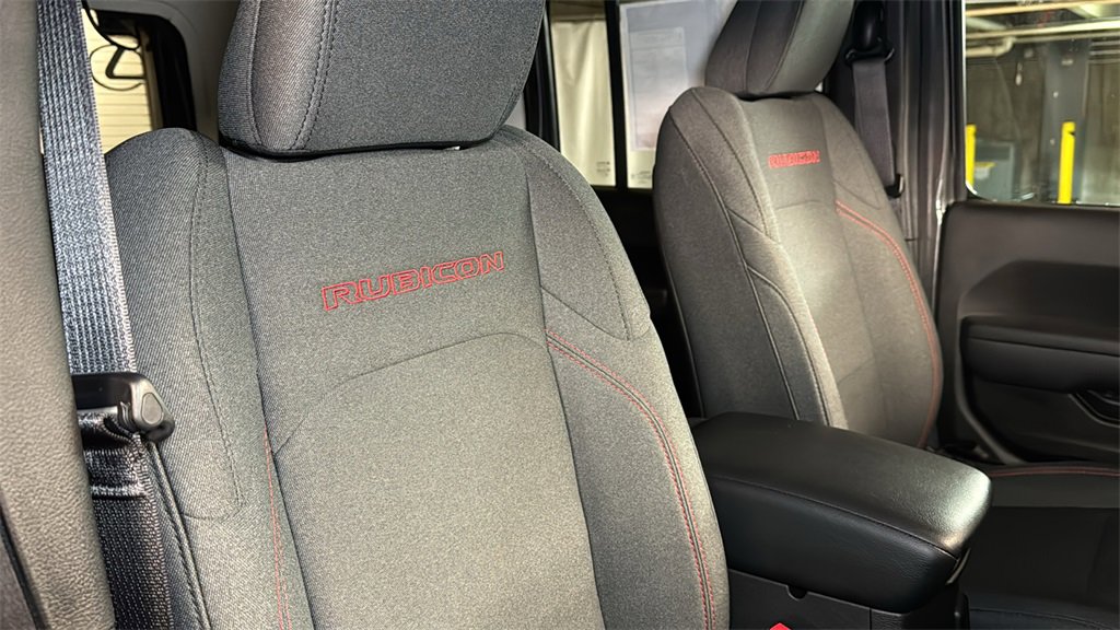 Used 2024 Jeep Wrangler Unlimited Rubicon w/ Technology Group image 14