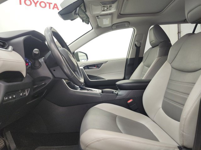 Used 2021 Toyota RAV4 XLE Premium AWD/4WD image 15