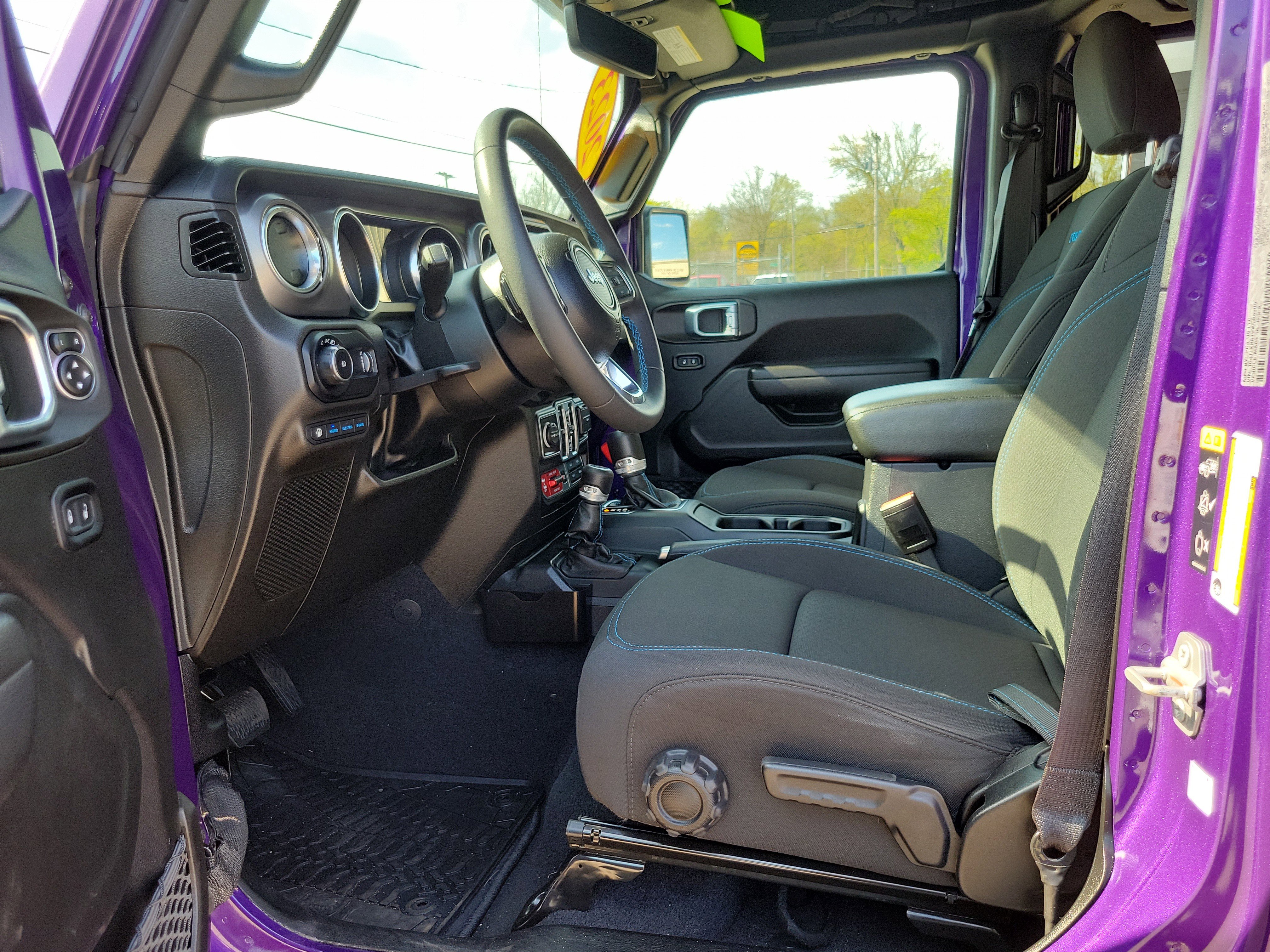 Used 2023 Jeep Wrangler Unlimited Rubicon 4xe AWD/4WD image 8