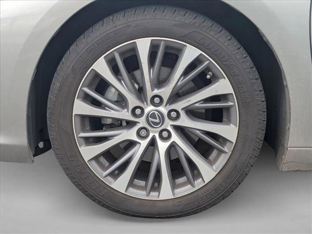 Used 2019 Lexus ES 350 w/ Premium Package image 9