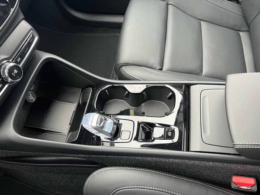 New 2026 Volvo XC40 B5 Plus w/ Protection Package Premier AWD/4WD image 19