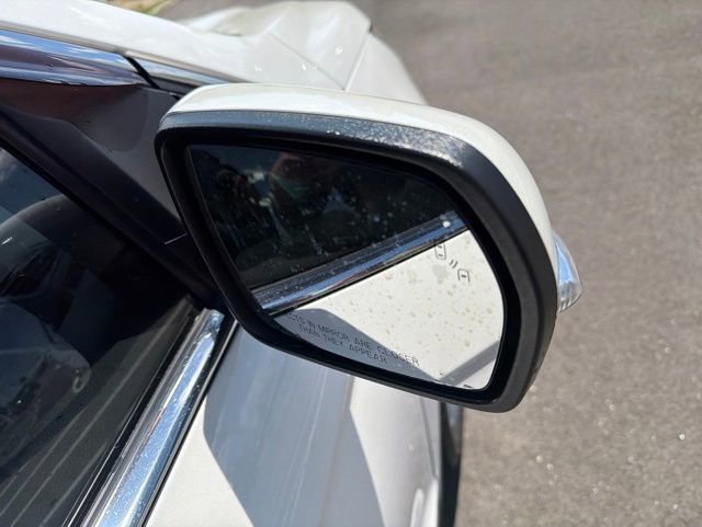 Used 2018 Ford Edge Titanium w/ Equipment Group 302A AWD/4WD image 5