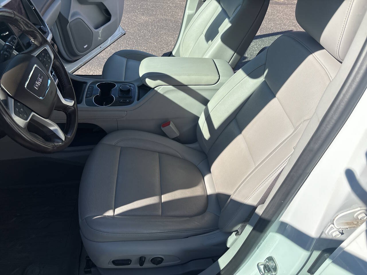 Used 2020 GMC Acadia SLT AWD/4WD image 15